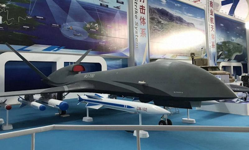 Tập đoàn Công nghiệp Máy bay Thành Đô, hãng sản xuất UCAV Dực Long, đang chế tạo UCAV vũ trang tốc độ cao sử dụng động cơ phản lực mang tên Vân Ảnh.