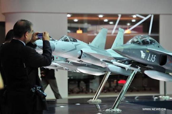 Báo chí Trung Quốc viết rằng vấn đề nhân sự trong Lầu Năm Góc và sức ép từ Israel chưa cho phép Mỹ ký kết hợp đồng lớn cung cấp máy bay quân sự cho một số quốc gia vùng Vịnh, trong đó có UAE, bất chấp họ dự định sẽ mua khoảng 50 chiếc F-35.