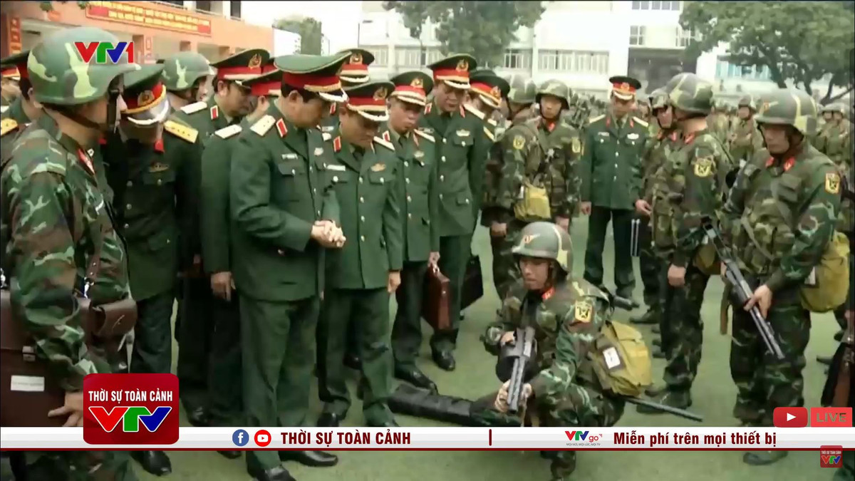 Shotgun Striker có trọng lượng tối đa chỉ 4,4 kg (đã kèm đạn), báng của khẩu súng săn này có khả năng gập lại gọn gàng, trong khi đó nòng súng có chiều dài từ 191 cho tới tối đa 470mm. Nguồn ảnh: VTV.