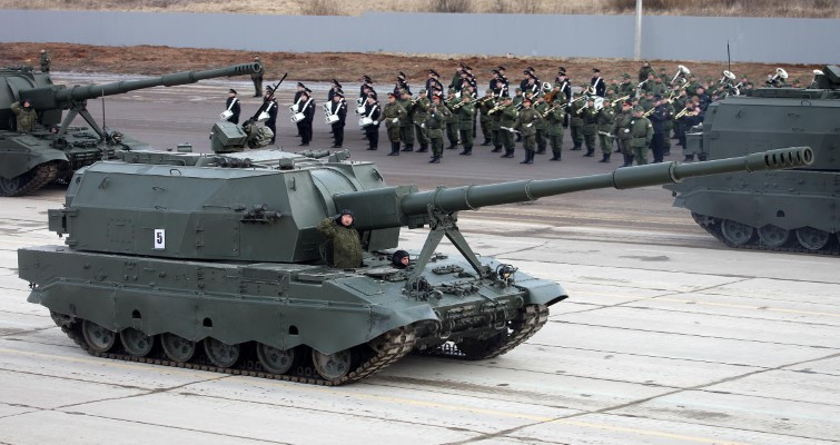 Tầm bắn xa vượt trội cũng cho phép những khẩu pháo tự hành này có thể triển khai ở tuyến sau, cách xa chiến tuyến, tránh được sự phản pháo của đối phương.