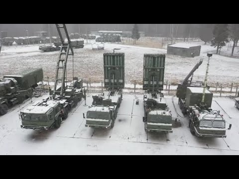 Theo chuyên gia quân sự Nga Mikhail Khodaryonok, tính năng quan trọng nhất của tổ hợp S-350 là khả năng phản ứng nhanh và hiệu suất đánh chặn các mục tiêu cực thấp cao hơn rất nhiều so với các hệ thống phòng không tầm xa kể trên và giá thành lại rẻ hơn rất nhiều.