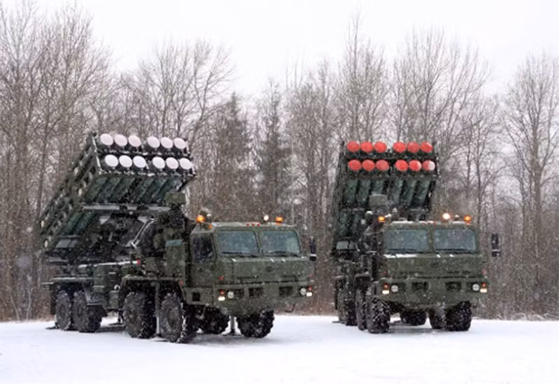 Thông báo của Bộ Quốc phòng Nga ngày 9/1 cho biết, VKS lần đầu tiên được trang bị trung đoàn tên lửa phòng không S-350 Vityaz. Những hệ thống này thay thế cho S-300PS tại vị trí trực chiến bằng tên lửa B55R, làm tăng hiệu quả tác chiến chống tên lửa hành trình khoảng 2-2,5 lần.