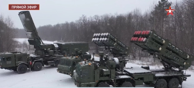 Đây chính là nguyên nhân khiến VKS sẽ thay thế vũ khí này bằng hệ thống S-350 trong năm 2021. Vityaz không phải để thay thế Buk, không dành cho cho Lục quân, mà dành cho lực lượng tên lửa phòng không của Quân chủng Hàng không-Vũ trụ Nga. S-350 Vityaz được thiết kế để chống lại các cuộc không tập tấn công mật độ cao và ở độ cao thấp.