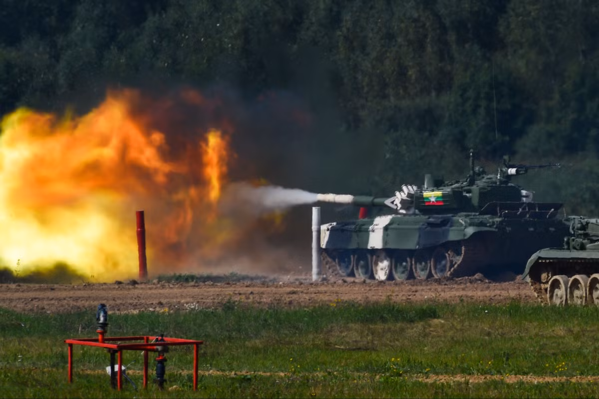 Các quốc gia không tự mang xe tăng đi thi đấu, sẽ được nước chủ nhà cho mượn xe tăng T-72B3 - mẫu xe tăng được coi là có mức độ hiện đại ngang với những phiên bản đầu tiên của c.