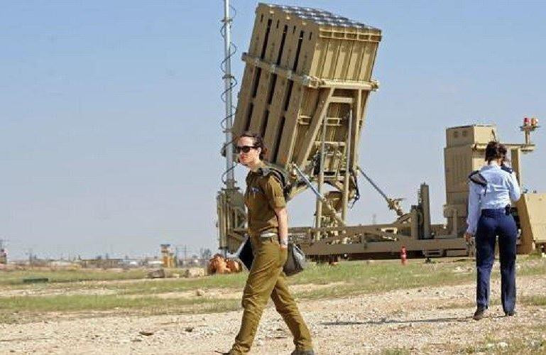 Theo nhà sản xuất, hệ thống C-Dome được thiết kế nhỏ gọn nên có thể triển khai trên các tàu chiến cỡ nhỏ, như các tàu hộ tống hạng nhẹ và các tàu tuần tra xa bờ. Đặc biệt, với thiết kế kiểu module nên hệ thống có thể dễ dàng tích hợp với các hệ thống chiến đấu hiện tại và tương lai.