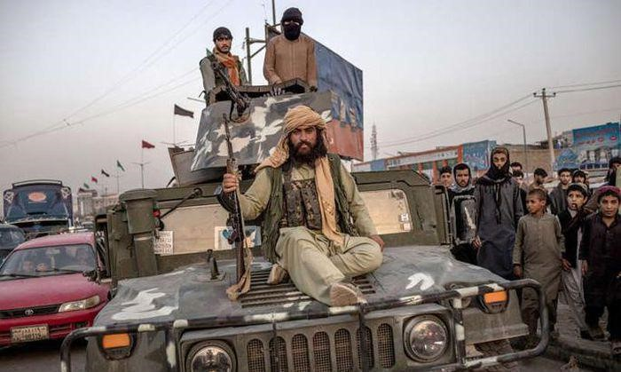 Sau đó Mỹ tiếp tục bổ sung số lượng xe Humvee mới hàng năm lên tới hàng ngàn chiếc nhằm bù vào thiệt hại do những chiếc xe bị Taliban phá hủy hoặc thu giữ.