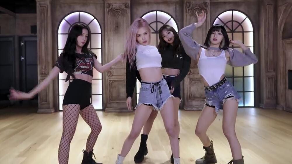 Khác với How You Like That, đoạn clip nhảy mới của BlackPink được đầu tư hơn rất nhiều với phòng tập nhảy hoàn toàn mới.