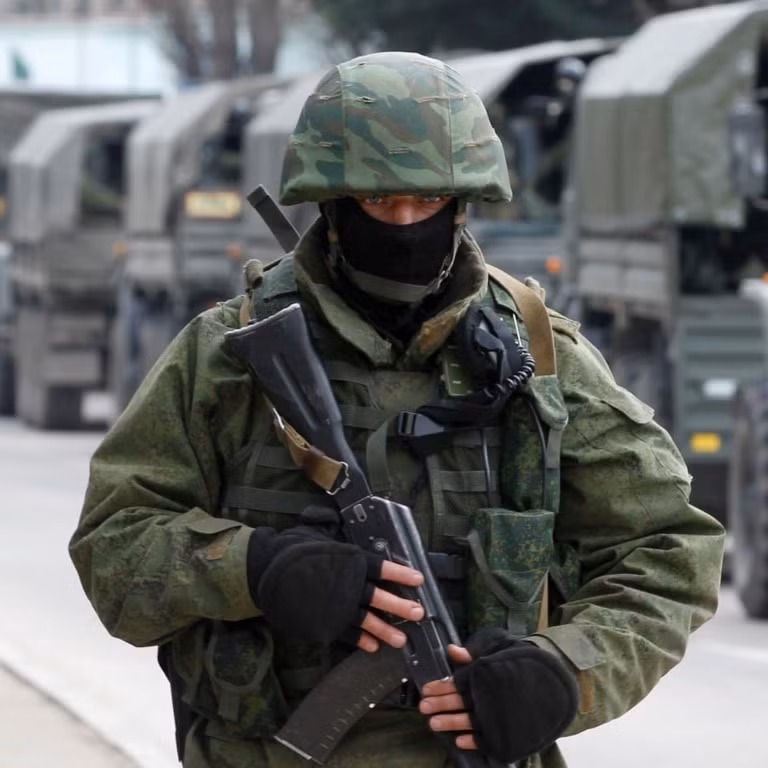 Nhằm đảo bảo an ninh cho khu vực này, Nga đã triển khai một số lượng lớn binh lính cùng các loại trang thiết bị, vũ khí và khí tài hạng nặng tới bán đảo Crimea.