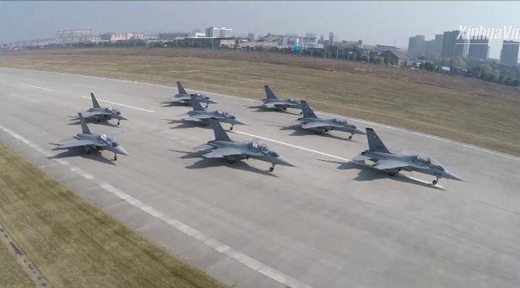 Hai động cơ AI-322 trên chiếc JL-10 của Trung Quốc có đủ sức đẩy cho máy bay trọng lượng cất cánh tối đa tới 9.8 tấn