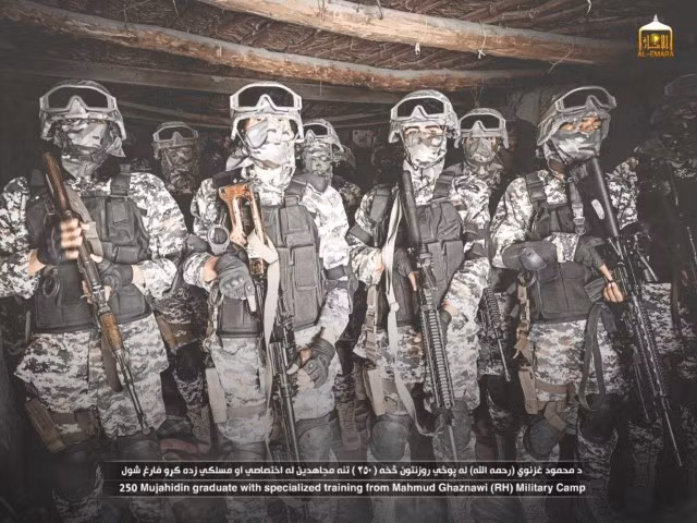 Và còn bất ngờ hơn, đó là quân đội Afghanistan trước đây, đã được Mỹ đổ hàng trăm tỷ USD để đào tạo, huấn luyện, lại tan hàng một cách nhanh chóng, chỉ ít ngày sau khi Mỹ và NATO rút quân khỏi quốc gia này. Nguồn ảnh: Sina.