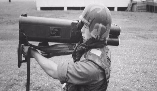 Về cơ bản, M202 là một sự cải tiến lớn từ súng phóng lựu đơn nòng M72 khi cả hai đều sử dụng cỡ đạn 66mm.