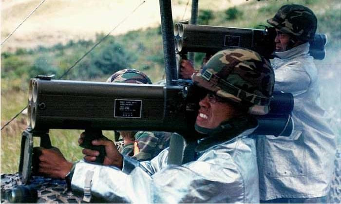 Thiết kế cụm ống nạp đạn của M202 cũng được đánh giá là khá thành công khi giúp binh sĩ nhanh chóng thay thế đạn mới sau mỗi lượt bắn.