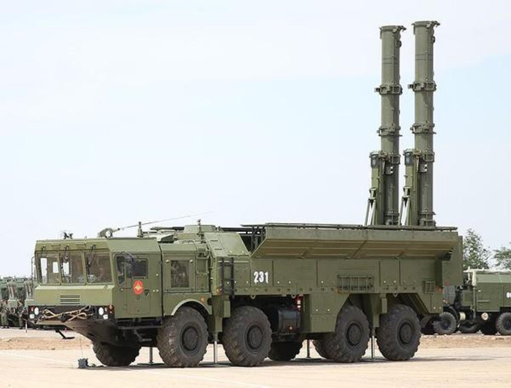 Ngoài đầu đạn nổ phá mạnh truyền thống, Iskander-K còn được trang bị một số đầu đạn thông thường khác, bao gồm đầu đạn chùm, đầu đạn nhiệt áp và đầu đạn phá boong ke có thể xuyên sâu vào lòng đất rồi mới phát nổ.