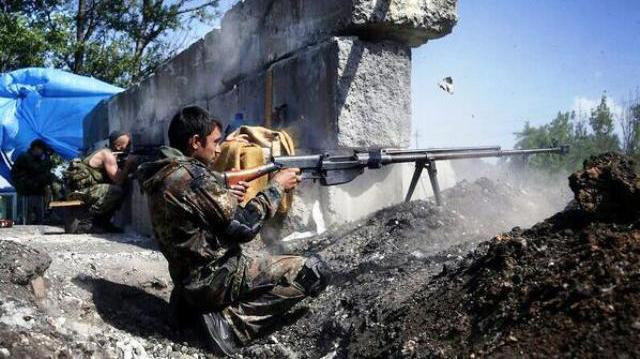 PTRS-41 là súng trường chống tăng bán tự động do nhà thiết kế lừng danh Sergei Gavrilovich Simonov thiết kế.