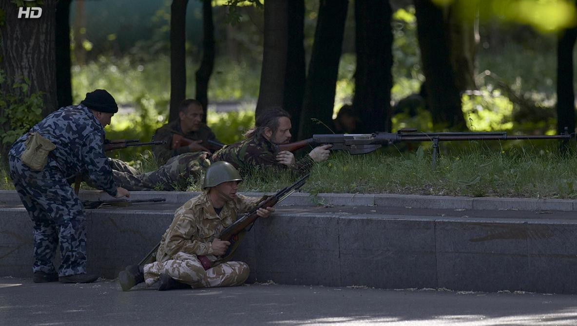 Các binh sĩ của phe ly khai Ukraine thường ẩn nấp bên đường, hoặc ở các khu vực khuất và bất ngờ khai hỏa về phía xe bọc thép của quân đội chính phủ.