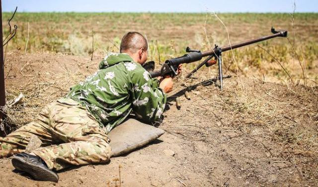 Trong khi PTRD-41 do nhà thiết kế Degtyaryov sáng chế, cả hai loại súng đều được Hồng quân Liên Xô trang bị từ đầu năm 1941 và sử dụng trong chiến tranh thế giới 2.