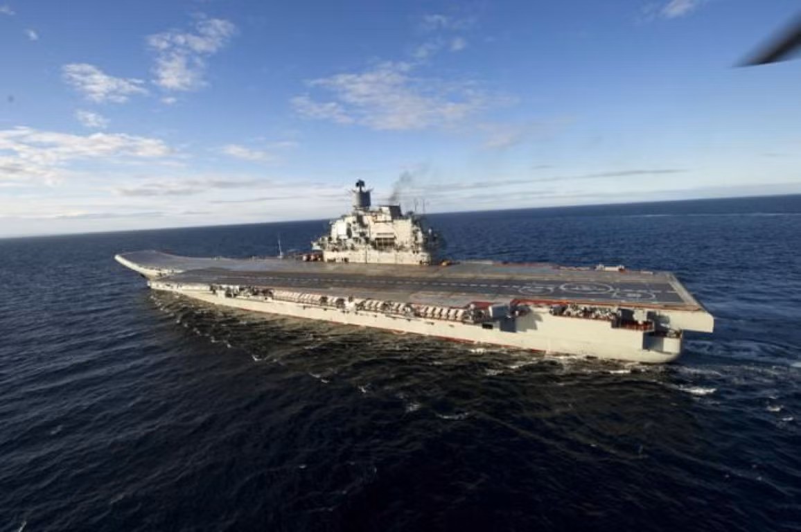 Hệ thống phòng không hạm tàu nói trên sẽ mang đồng thời 3 loại đạn đánh chặn là 9M96E tầm bắn 40 km, 9M96E2 tầm xa 120 km và đạn đánh chặn tầm ngắn 9M100 cự ly tác chiến 10 km.