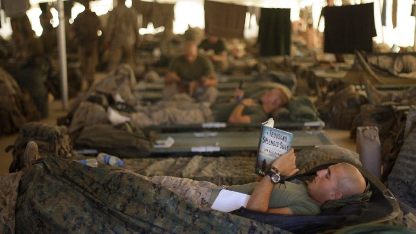 Sau hai thập kỷ đầy biến động, giờ đây người Mỹ đã rút lui khỏi Afghanistan, và thậm chí Taliban còn chiếm đóng tới hơn 90% lãnh thổ quốc gia này ngay sau khi Mỹ rời đi. Điều này khiến nhiều người phải đặt câu hỏi, liệu sinh mạng của lính Mỹ đã uổng phí ở Afghanistan? Nguồn ảnh: Pinterest.