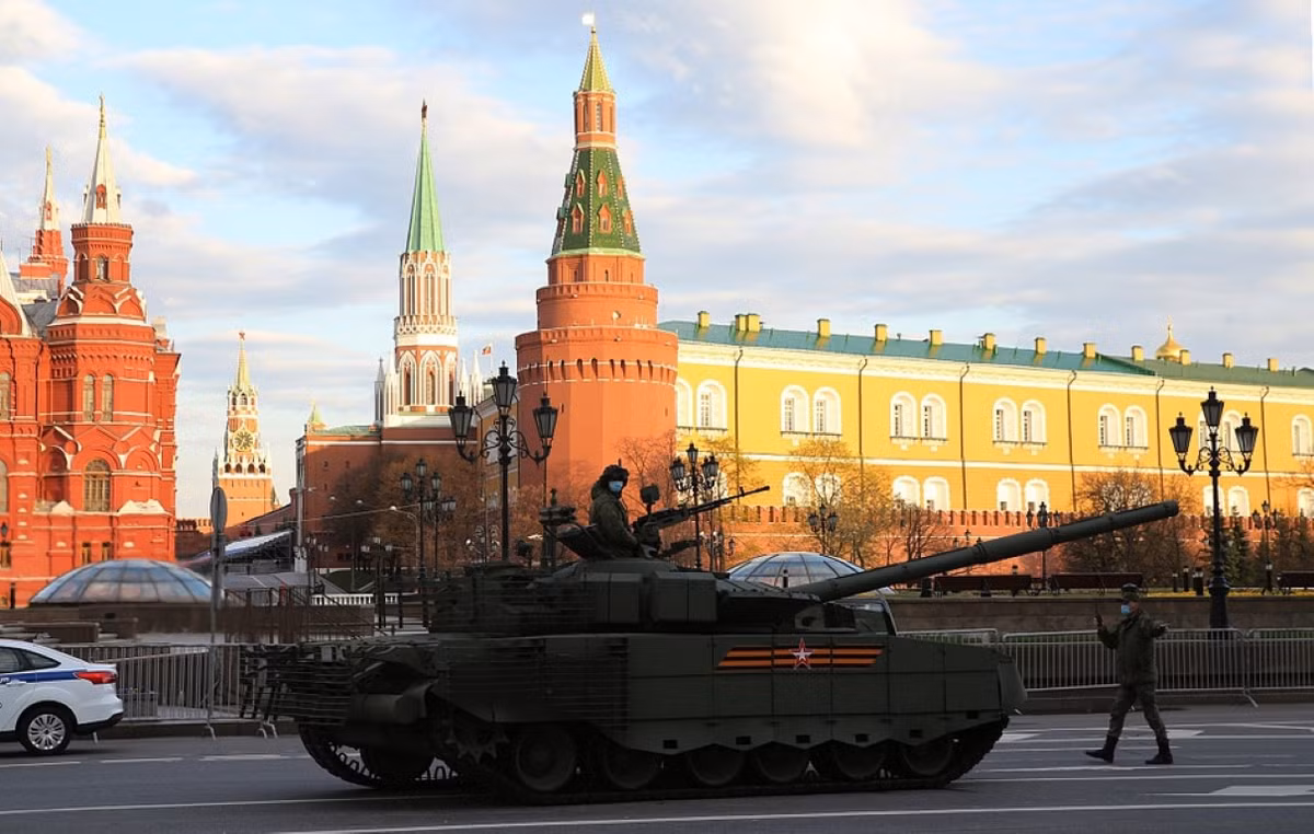 Hàng loạt các khí tài quân sự cực khủng của quân đội Nga đã có mặt tại thủ đô Moscow, sẵn sàng cho buổi lễ duyệt binh mừng Ngày Chiến Thắng, sẽ diễn ra vào cuối tuần này.