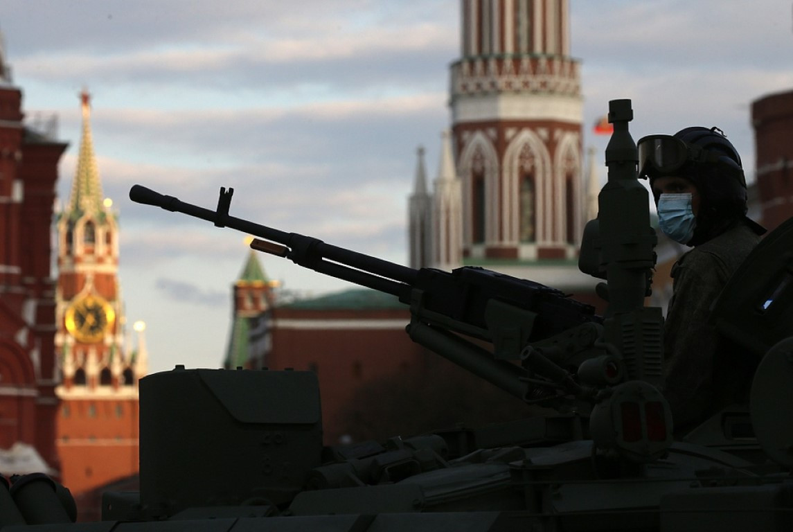 Đây đều là những chiếc xe tăng T-34/85 được Nga mua từ Lào cách đây ít lâu, chuyên được sử dụng vào mục đích quay phim, trình diễn và duyệt binh.