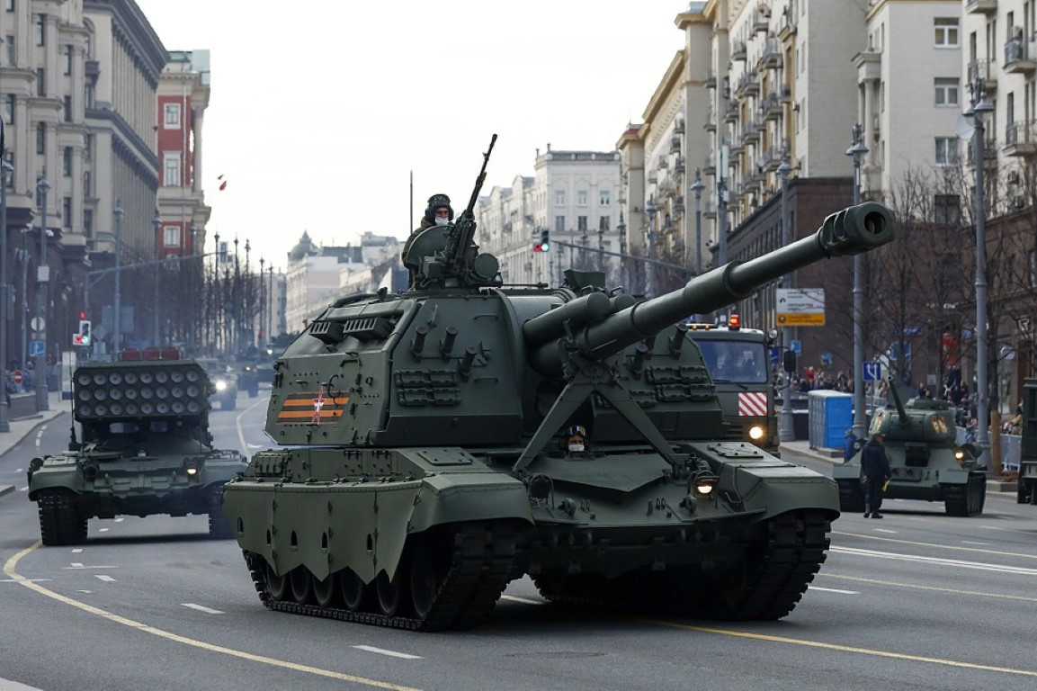 Đây hiện đang là loại pháo tự hành có uy lực bậc nhất thế giới, hiện đang phục vụ trong quân đội Nga, Ukraine, Venezuela và nhiều quốc gia khác. Nguồn ảnh: Damblev.