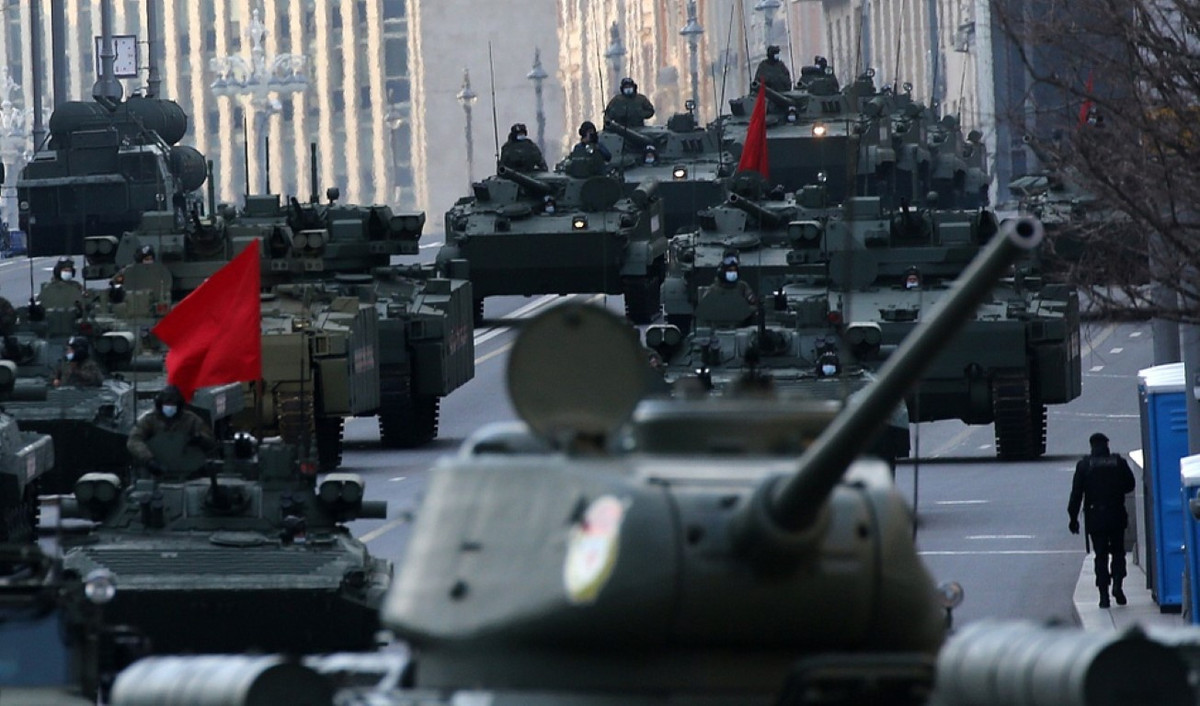 Như thông lệ, cỗ xe tăng huyền thoại T-34 sẽ tiếp tục dẫn đầu đội hình duyệt binh.