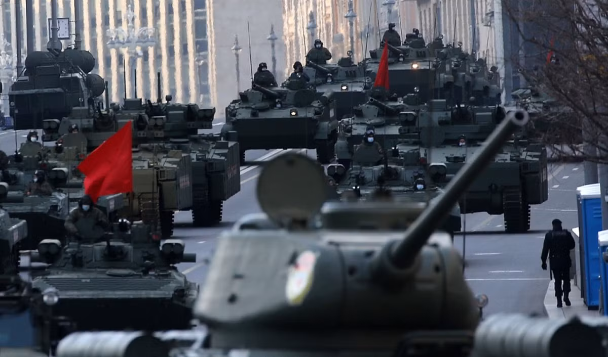 Như thông lệ, cỗ xe tăng huyền thoại T-34 sẽ tiếp tục dẫn đầu đội hình duyệt binh.