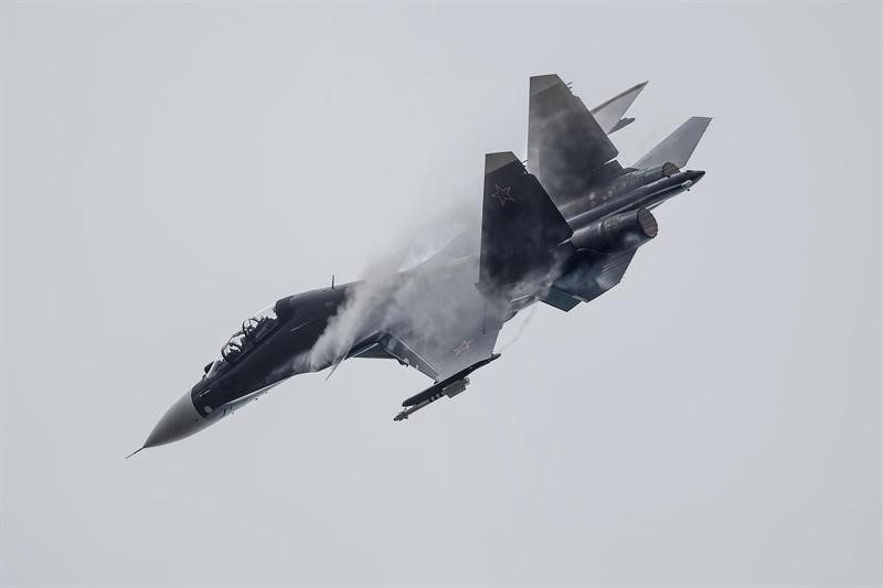 Ông Leonkov nói thêm, thay đổi được thực hiện đối với tất cả các loại máy bay xuất khẩu để tránh bị giải mật thông tin. Su-30MKI là mẫu tiêm kích phù hợp với nhu cầu của Không quân Ấn Độ, vì vậy thông tin của nó sẽ vô ích đối với Nhật Bản: