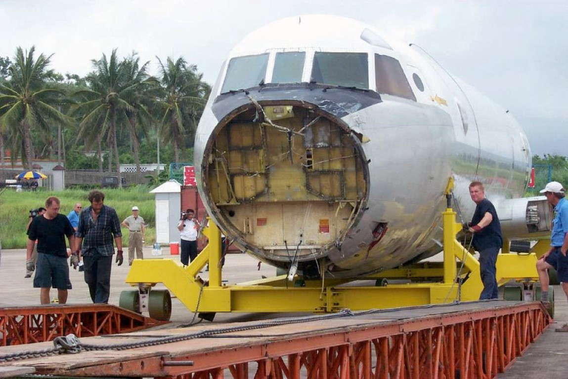 Tuy nhiên phía Bắc Kinh lại không đồng ý, yêu cầu Mỹ phải dỡ toàn bộ chiếc trinh sát cơ của mình, đưa lên máy bay vận tải để về nước.