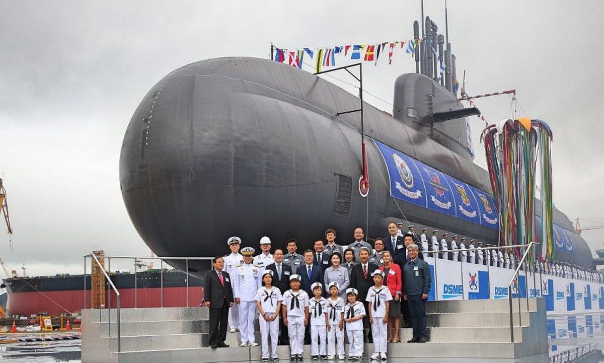 Chương trình KSS-III dự kiến đóng mới 9 tàu ngầm chia thành 3 đợt, mỗi đợt sẽ có những cải tiến và nâng cấp phù hợp với thực tế. Đợt thứ nhất được gọi là Batch-I với 2 tàu được đóng bởi DSME, chiếc thứ 3 do Hyundai Heavy Industries (HHI) đóng.