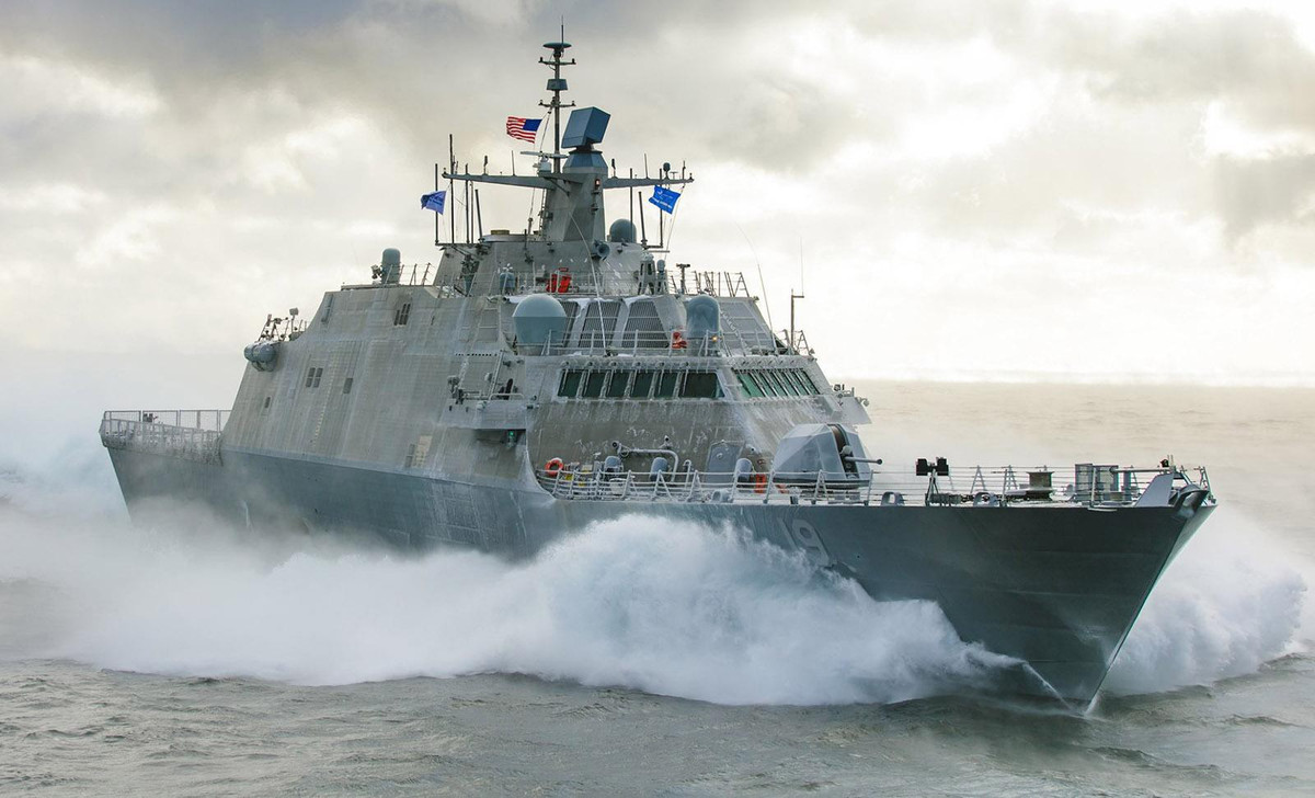 Những sự cố đầu tiên được ghi nhận từ cuối năm 2015, khi tàu USS Milwaukee bị hỏng máy trong chuyến ra biển đầu tiên để tới cảng nhà ở bang Florida, buộc hải quân Mỹ phải điều tàu kéo nó về căn cứ Little Creek ở bang Virginia.