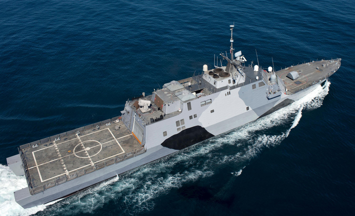 Hệ thống hộp số của các tàu LCS lớp Freedom đã gặp hàng loạt vấn đề, do nó bị đánh giá là giải pháp tình thế để đáp ứng yêu cầu tốc độ 75 km/h của loại chiến hạm này.