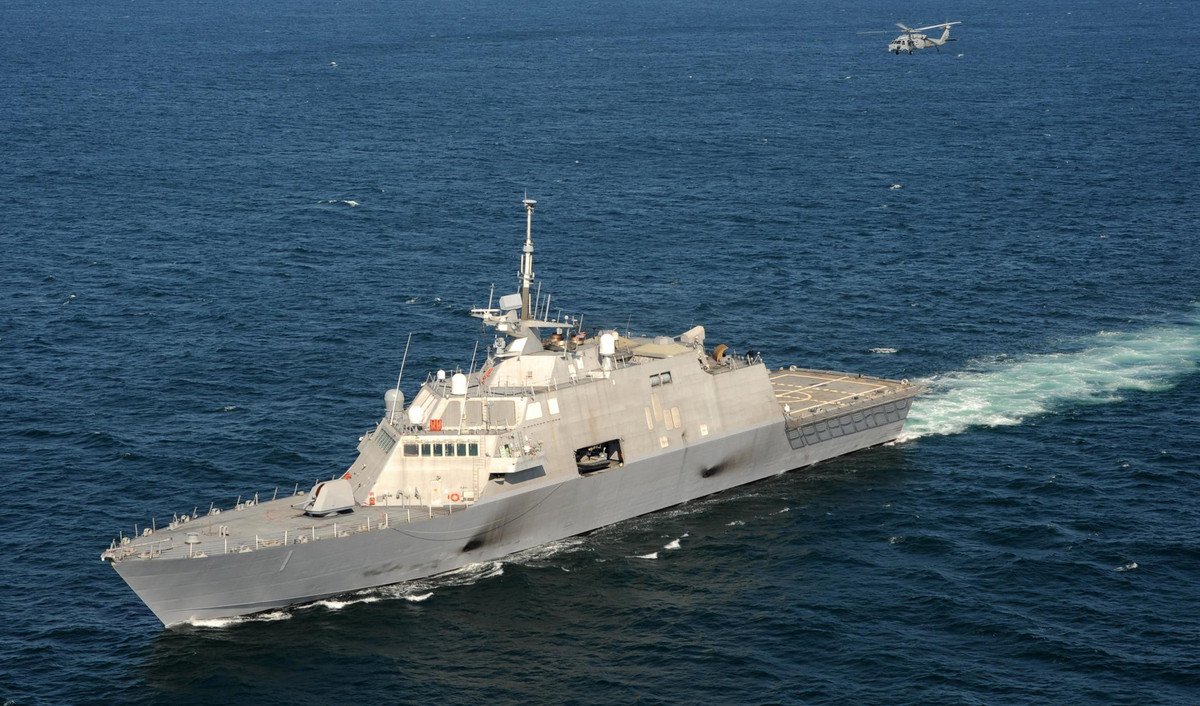 Tàu được trang bị hệ thống điện tử rất hiện đại bao gồm: radar tìm kiếm mục tiêu TRS-3D được thiết kế đặc biệt cho các hoạt động ở ven bờ, hệ thống dữ liệu chiến đấu COMBATSS-21, hệ thống chiến tranh điện tử Argon ST WBR-2000 và hệ thống mồi bẫy hồng ngoại Terma A/S SKWS.