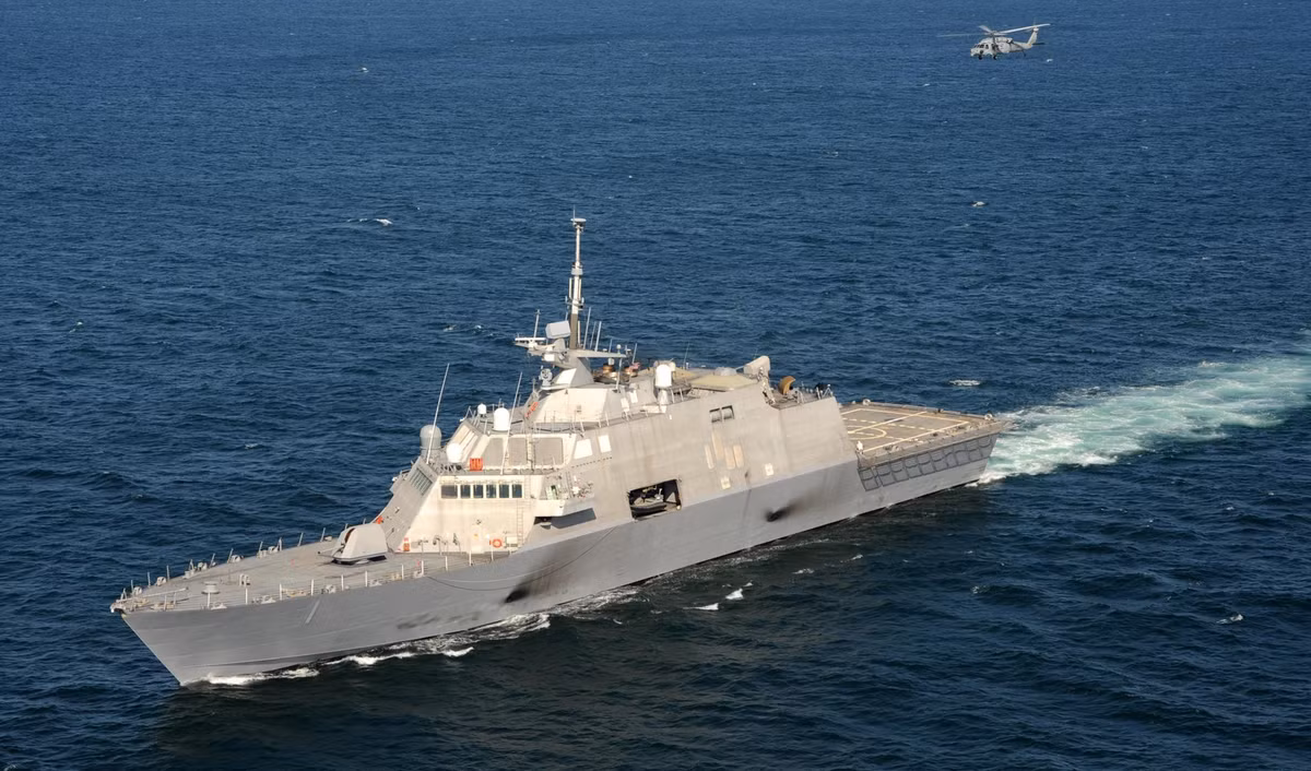 Tàu được trang bị hệ thống điện tử rất hiện đại bao gồm: radar tìm kiếm mục tiêu TRS-3D được thiết kế đặc biệt cho các hoạt động ở ven bờ, hệ thống dữ liệu chiến đấu COMBATSS-21, hệ thống chiến tranh điện tử Argon ST WBR-2000 và hệ thống mồi bẫy hồng ngoại Terma A/S SKWS.