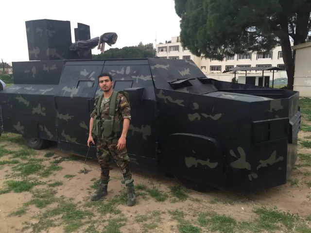 Tất nhiên, hiệu năng chiến đấu của những loại phương tiện này là không quá cao. Bản thân việc đặt vỏ thép dày lên khung gầm phương tiện thông thường, cũng khiến độ bền của chúng giảm đi đáng kể.