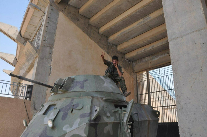 Thậm chí, nhiều phiên bản thiết giáp tự chế, còn được trang bị hỏa lực mạnh, có khả năng tác chiến yểm trợ bộ binh trên chiến trường.