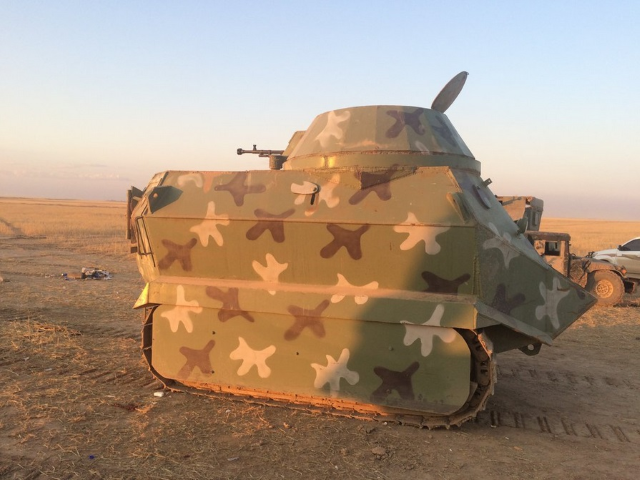 Thông thường, những loại thiết giáp này được cải biên từ máy cày, máy ủi hoặc thậm chí từ các loại xe tải.