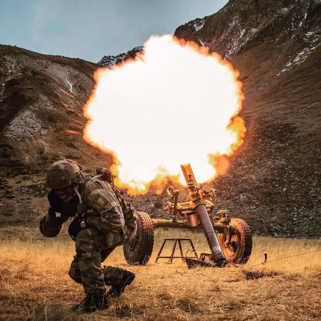 Một trong số đó là cối 120mm, đây là loại vũ khí đặc biệt nhỏ gọn, nhưng có sức công phá rất lớn, phù hợp với nhiều kiểu mục tiêu khác nhau.