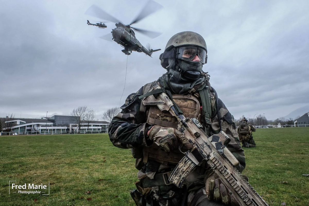 Đây cũng là một trong những đơn vị được ưu tiên đầu tư về trang bị cá nhân và quyền ưu tiên sử dụng không quân. Tuy nhiên, kể từ sau Chiến tranh Thế giới thứ hai tới nay, lực lượng này có rất ít cơ hội tham gia thực chiến.