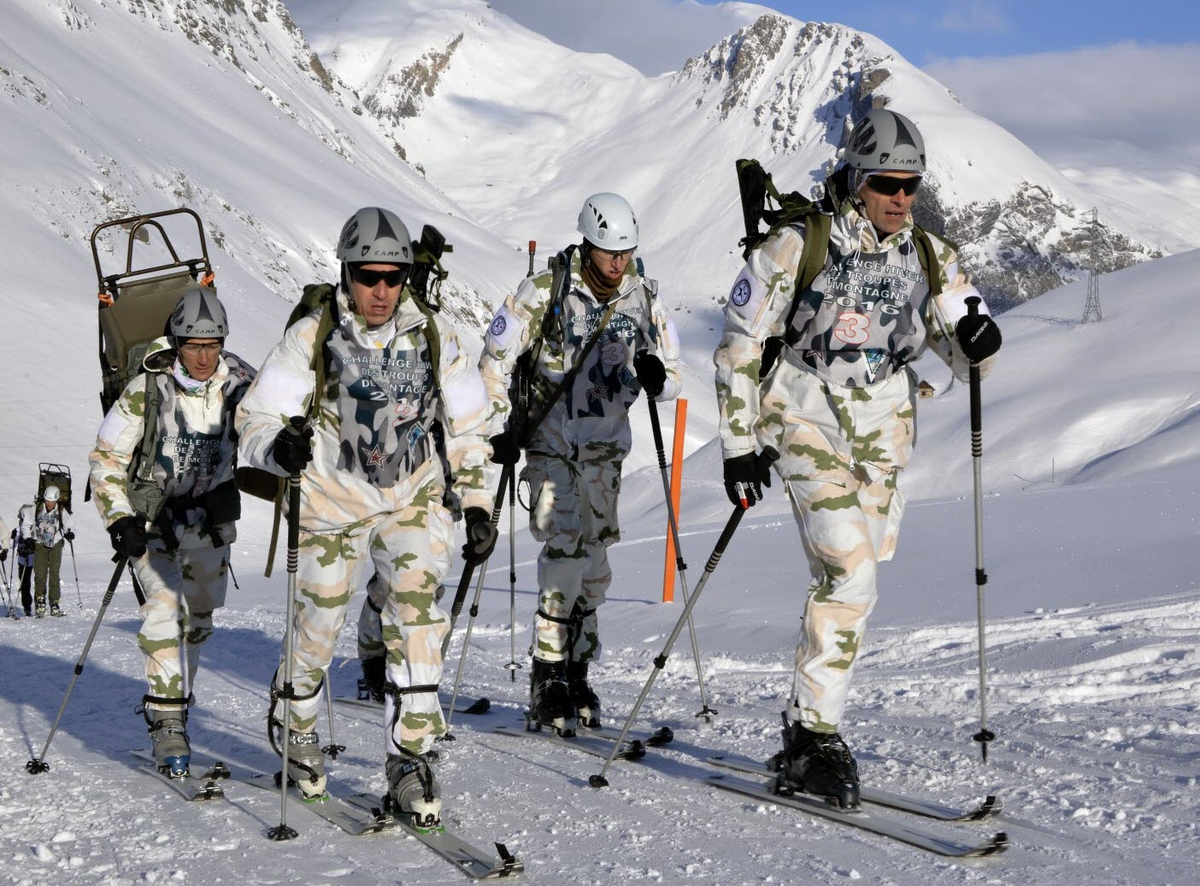 Lữ đoàn Sơn cước số 27 được thành lập vào tháng 9/1944, sau đó đã nhanh chóng tham gia giai đoạn cuối của Chiến tranh Thế giới thứ hai, với khu vực hoạt động chủ yếu ở núi Alpe.