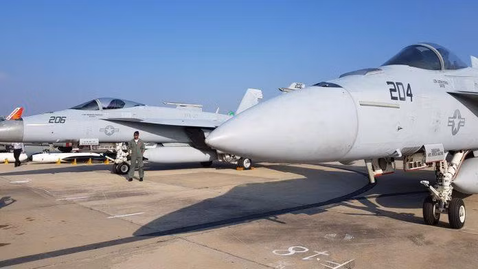 Công ty cho biết trong một bài đăng trên Twitter: “F/A-18 Super Hornet của chúng tôi thể hiện khả năng hoạt động từ hàng không mẫu hạm của hải quân Ấn Độ trong quá trình phóng thành công và an toàn từ đoạn đường dốc”.