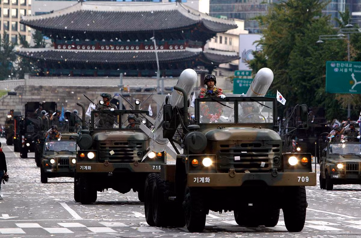 Năm 2013, Mỹ tham gia lễ diễu binh mừng Ngày thành lập Quân đội Hàn Quốc.