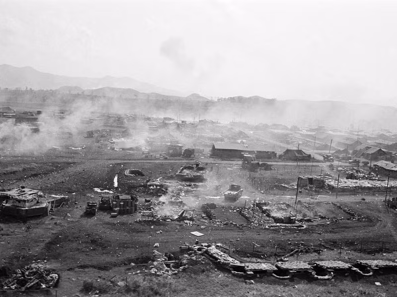 Quân đội Mỹ ghi nhận vào ngày cao điểm nhất, căn cứ Khe Sanh phải hứng chịu tới 1.300 quả đạn pháo, đạn pháo phản lực, pháo cối,... của quân giải phóng dội vào.