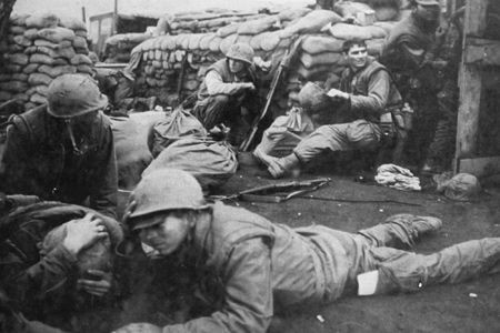 Tổng cộng có khoảng 45.000 lượt quân Mỹ được đưa tới Khe Sanh trong suốt thời gian diễn ra trận đánh.