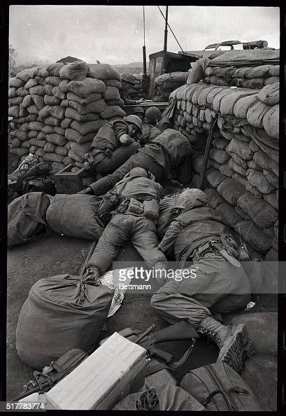 Nhiều sử gia thậm chí còn ví trận Khe Sanh với trận Điện Biên Phủ năm 1954, không chỉ vì tính chất quan trọng của cuộc chiến, mà còn vì bối cảnh cũng như trận địa có nhiều nét rất tương đồng.