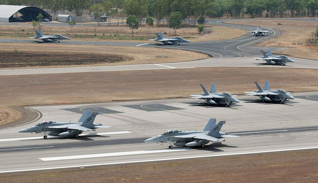 NATO sẽ sụp đổ nhanh chóng trước đòn tấn công của Nga do đã cắt giảm lực lượng quá nhiều kể từ sau khi Chiến tranh Lạnh kết thúc, trong khi Moskva lại thực hiện bước đi khác biệt hoàn toàn.