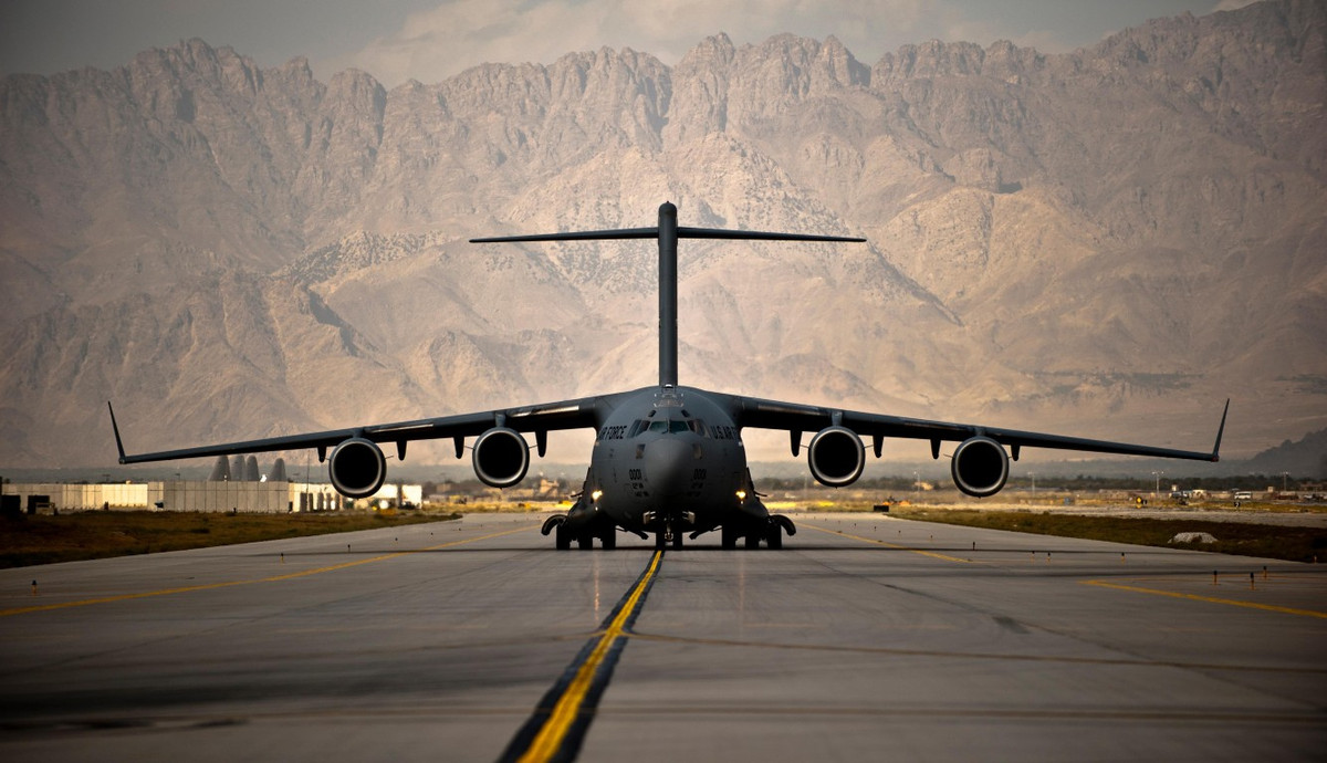 Biệt danh Globemaster III được đặt dựa theo hai mẫu máy bay vận tải hạng nặng trước đó của McDonnell Douglas gồm C-74 Globemaster và C-124 Globemaster II.