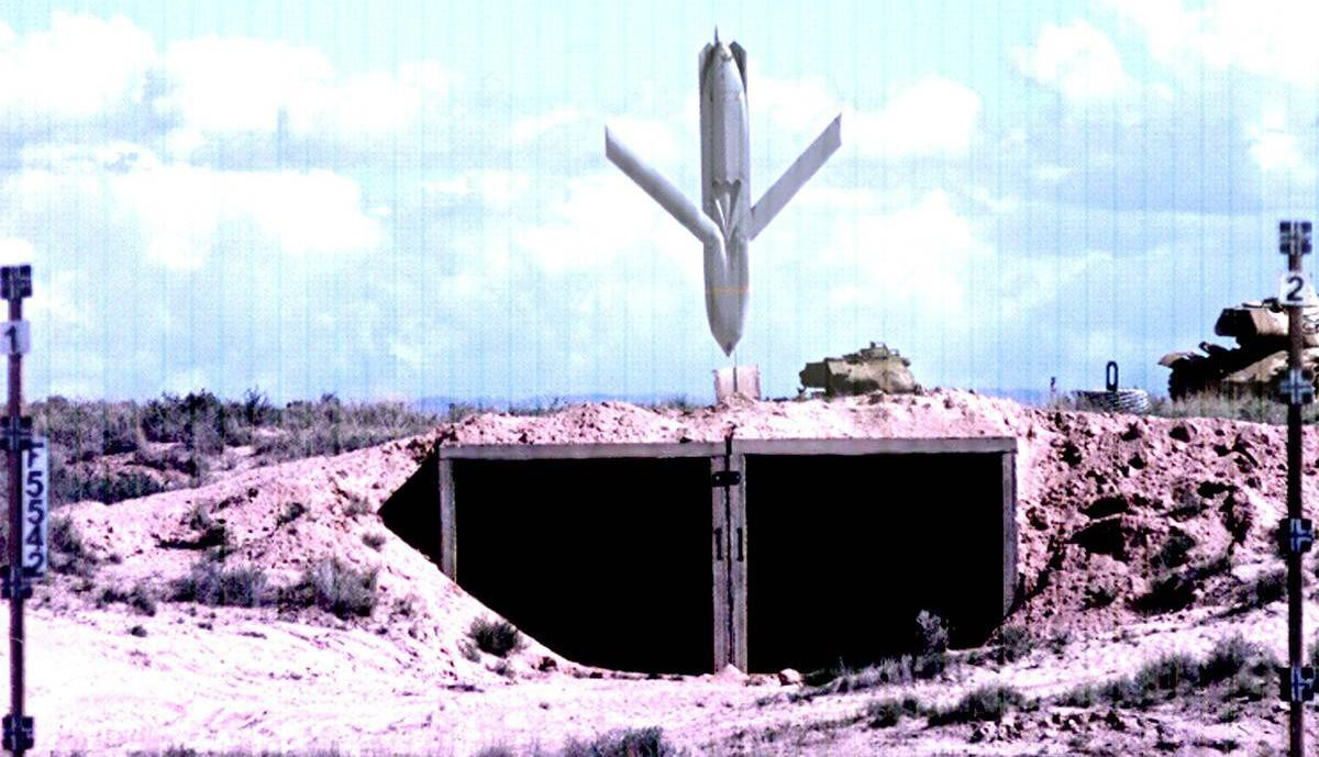 Với tầm bắn tiêu chuẩn 370 km, tên lửa vượt xa khả năng đánh chặn của hệ thống phòng không S-300 và hoàn toàn đủ sức khiến tổ hợp S-400 do Nga sản xuất bị bất ngờ.