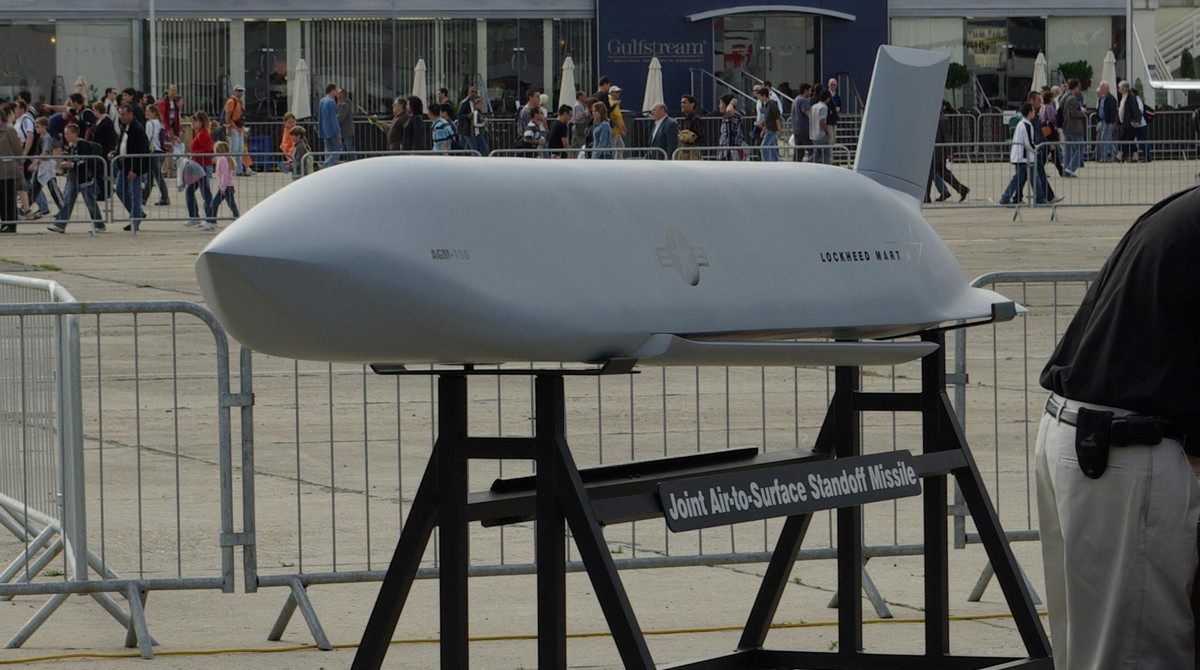 Với cách đánh đặc biệt của mình, chuyên gia Mỹ tin rằng, việc cả S-300 và S-400 đối phó với AGM-158B là điều không thể và nếu không cảnh giác, hệ thống S-400 có thể còn trở thành nạn nhân của tên lửa Mỹ.