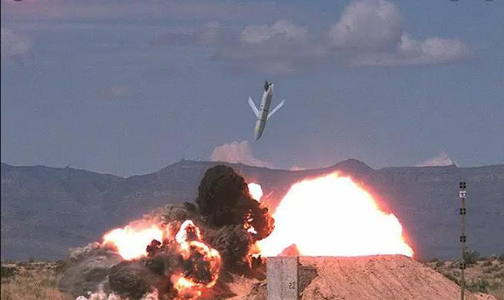 Thân tên lửa AGM-158B được thiết kế với khả năng tàng hình, cho phép xâm nhập các khu vực có mạng lưới phòng không dày đặc.